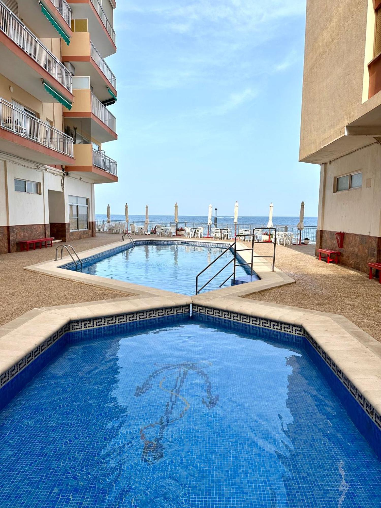 Amazing 3 Bedrooms Apartment With Pool Next To The Sea Torrevieja Dış mekan fotoğraf